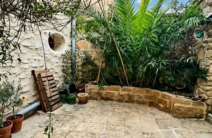 À Vendre à Saint Bonnet du Gard - Maison de village 84m² - 2 chambres - cour — photo 2
