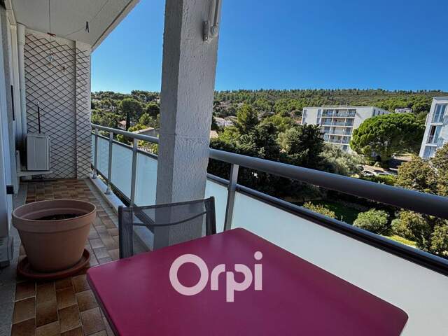 Appartement de type 3 avec balcon, cave et stationnement — photo du bien