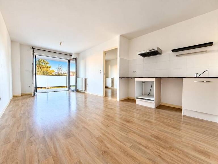 LA ROCHELLE – Appartement T2 avec grand balcon, parking sécurisé et cellier — photo 1