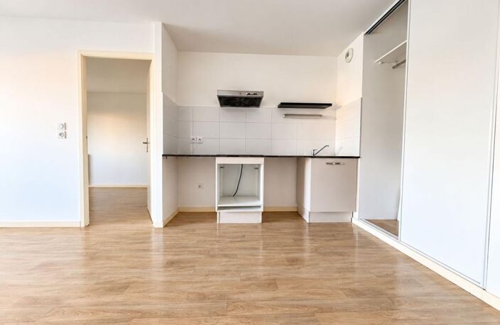 LA ROCHELLE – Appartement T2 avec grand balcon, parking sécurisé et cellier — photo 2