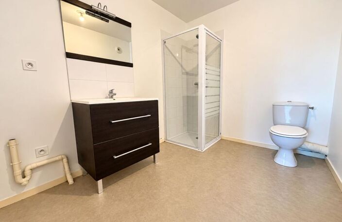 LA ROCHELLE – Appartement T2 avec grand balcon, parking sécurisé et cellier — photo 3