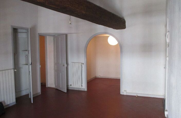 NIMES T2 environ 41m² 30 bis rue Fenelon — photo 2