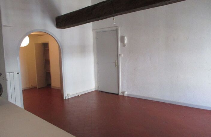 NIMES T2 environ 41m² 30 bis rue Fenelon — photo 3
