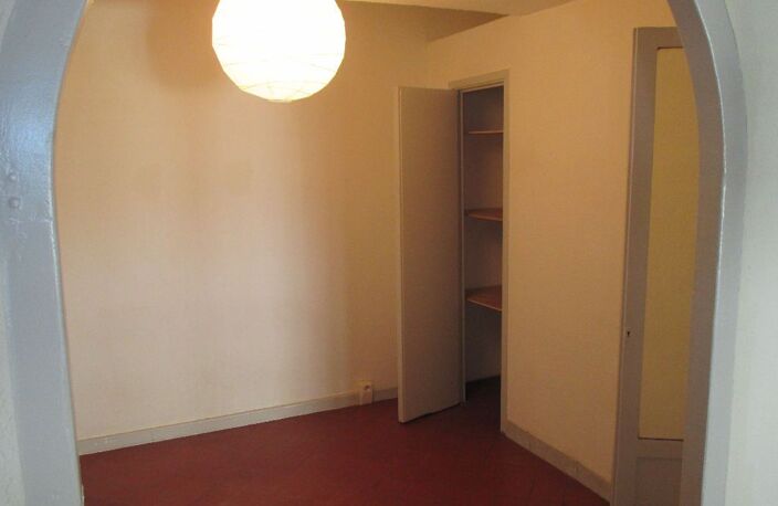 NIMES T2 environ 41m² 30 bis rue Fenelon — photo 4