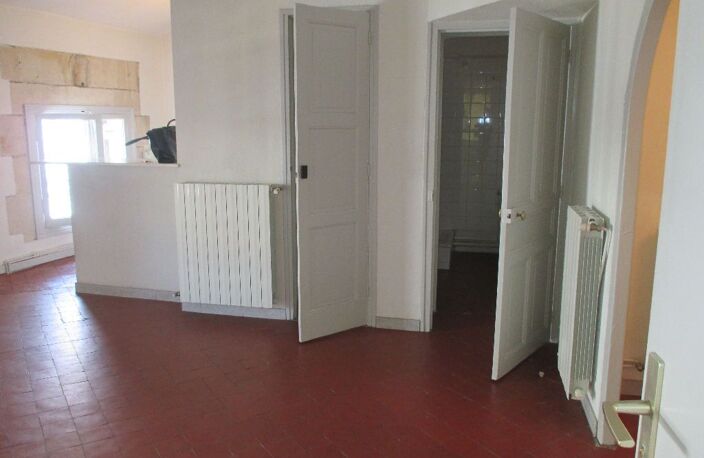 NIMES T2 environ 41m² 30 bis rue Fenelon — photo 5