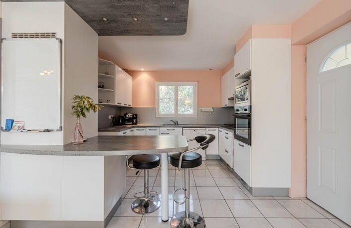 Maison de 3 Appartements avec piscine et garage — photo 5
