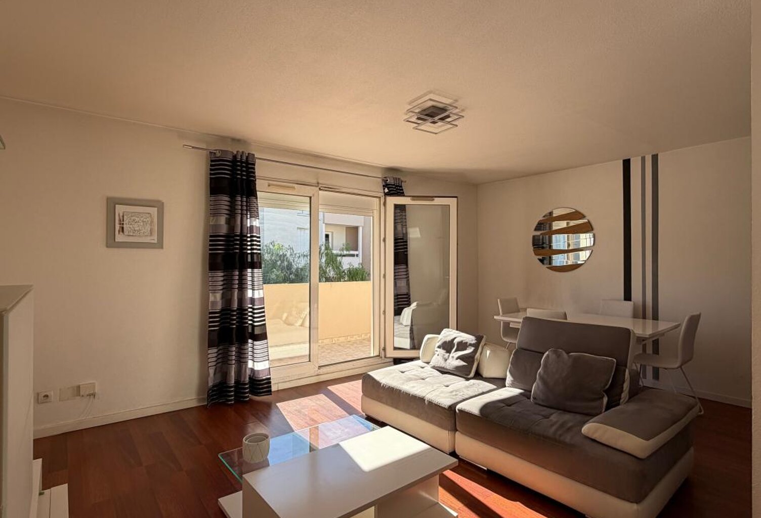 Appartement À Louer — photo 1