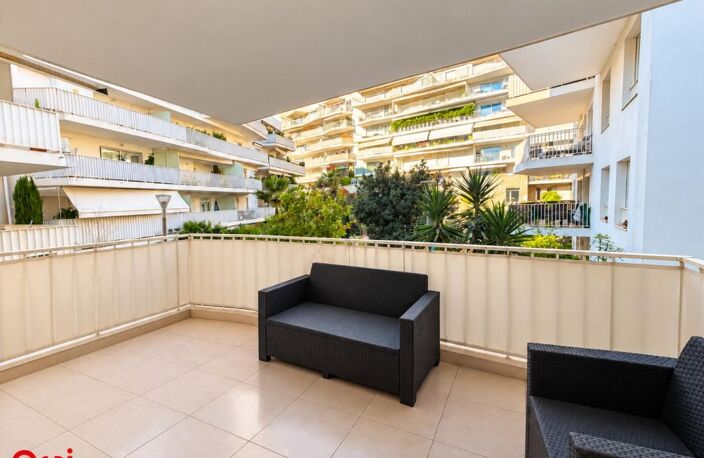 Appartement 2 pièces - Terrasse - 700 M BD DE LA CROISETTE — photo 2