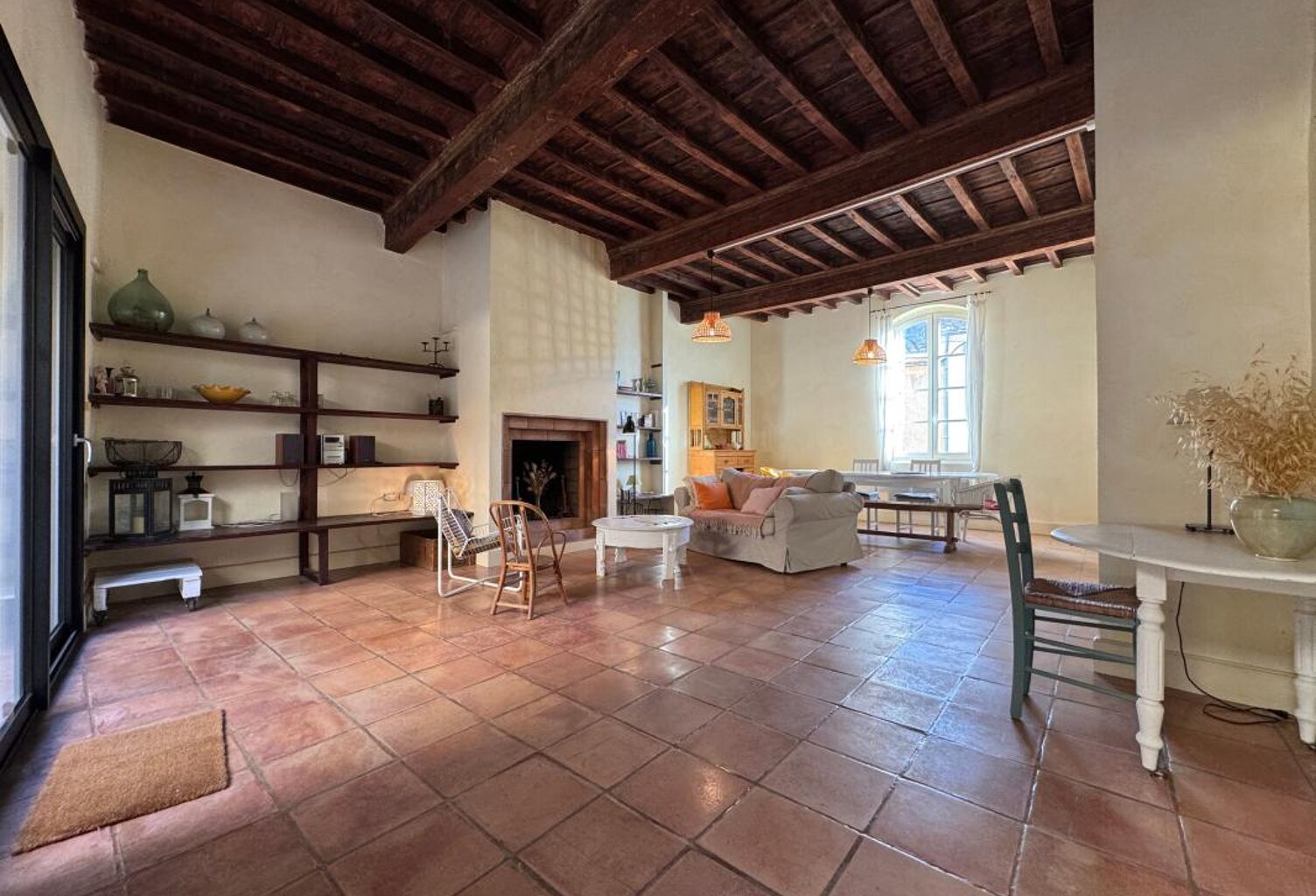 Maison de caractère du XVIe siècle : charme historique, terrasse de 80 m² et garage — photo 1