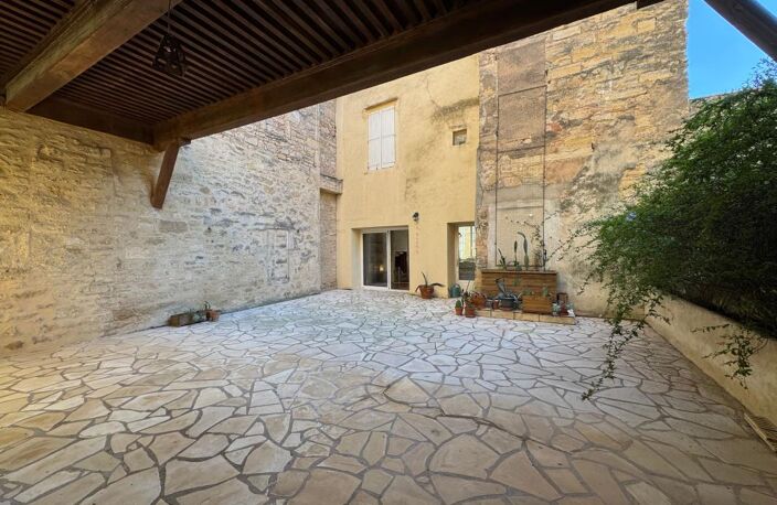 Maison de caractère du XVIe siècle : charme historique, terrasse de 80 m² et garage — photo 2