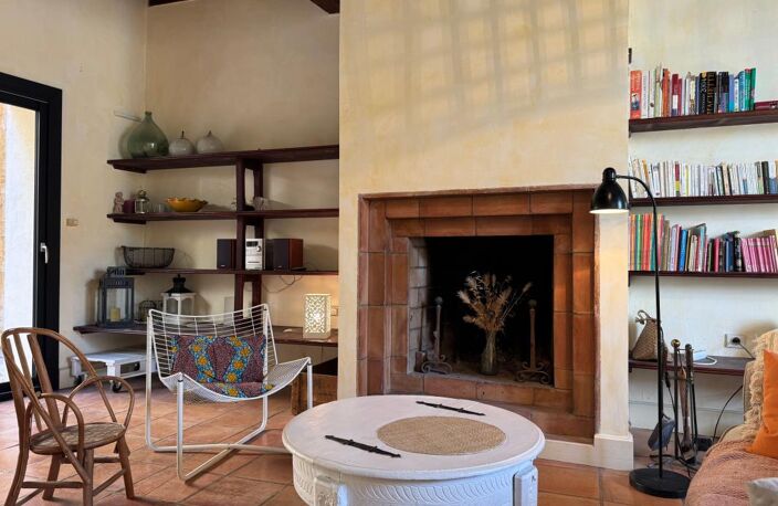 Maison de caractère du XVIe siècle : charme historique, terrasse de 80 m² et garage — photo 4