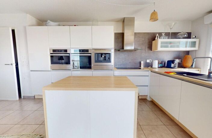 Appartement T4 de 106 m² en dernier étage avec terrasse de 35 m² et box fermé — photo 3