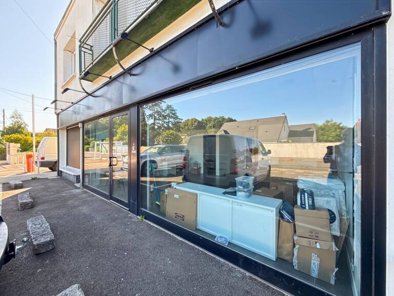 🏢 Opportunité commerciale rare : Local de 102 m² à Saint-Jean-de-Braye ! — photo 1