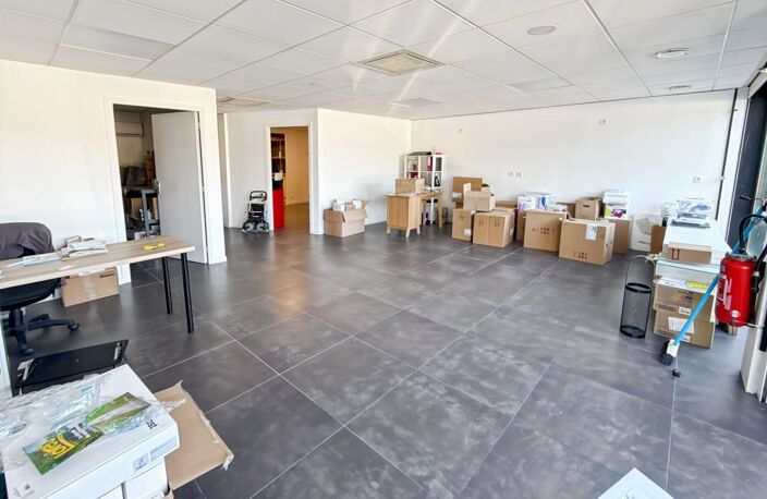 🏢 Opportunité commerciale rare : Local de 102 m² à Saint-Jean-de-Braye ! — photo 3
