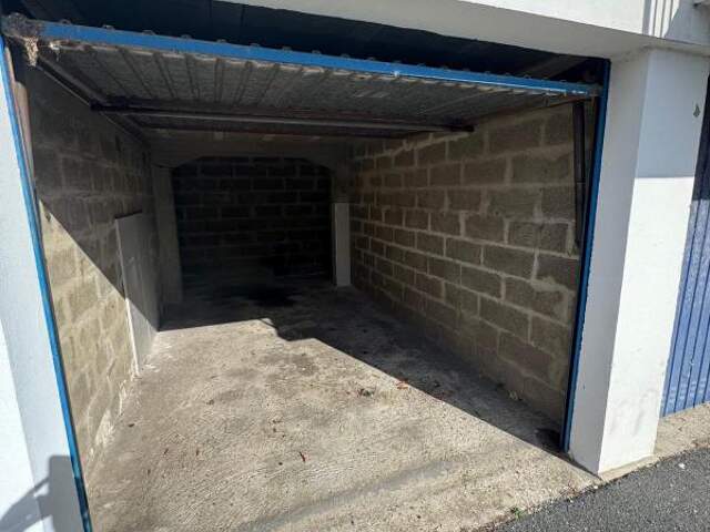 Garage à vendre — photo du bien