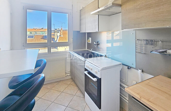 Appartement T3   52,23 m2   2 chambres   Dernier étage — photo 3