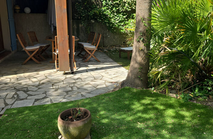 Exclusivité - Mini-villa T3 avec jardin de 110 m2, piscine et parking privatif Le Beausset — photo 2