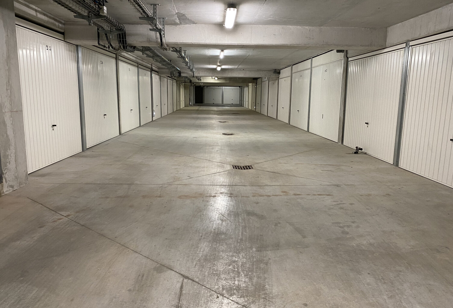 Garage en sous sol - 32m2 - Centre ville - Saint cyr sur mer — photo 1