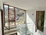 BEAU T2  MEUBLE CENTRE VILLE EN DUPLEX AVEC TERRASSE Rue Puits neuf — photo 4