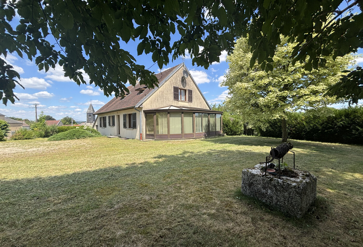 LAIGNES (21) maison de 205m2 ,année 1980 ,avec sous-sol , ga — photo 1