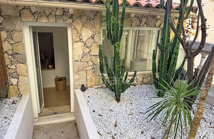 AJACCIO (20), AJACCIO en CENTRE-VILLE – SUPERBE APPARTEMENT T4 AVEC TERRASSE, JARDIN ET JACUZZI — photo 2
