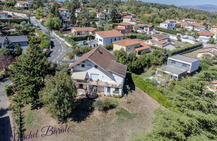 DARDILLY – PROPRIÉTÉ FAMILIALE DE 222 M² – 6 CHAMBRES – T2 INDÉPENDANT – TERRAIN DE 1 647 M² – VUE PANORAMIQUE — photo 2
