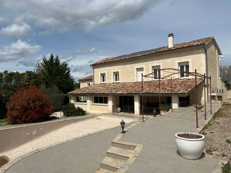 Dpt Gard (30), à vendre ALES maison P5 de 210 m² - Terrain de 1 700,00 m² — photo 1