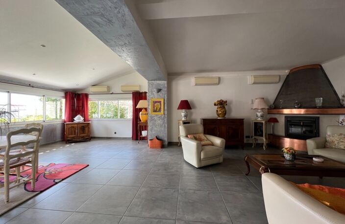 Dpt Gard (30), à vendre ALES maison P5 de 210 m² - Terrain de 1 700,00 m² — photo 2