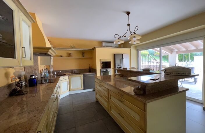 Dpt Gard (30), à vendre ALES maison P5 de 210 m² - Terrain de 1 700,00 m² — photo 4