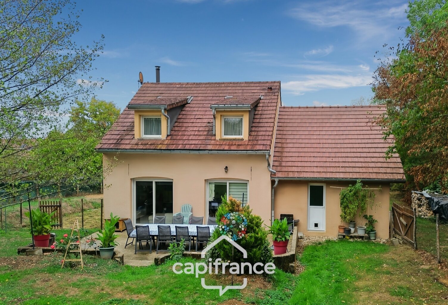 Maison récente avec grand terrain, terrasse et garage à Saillenard (71580) — photo 1