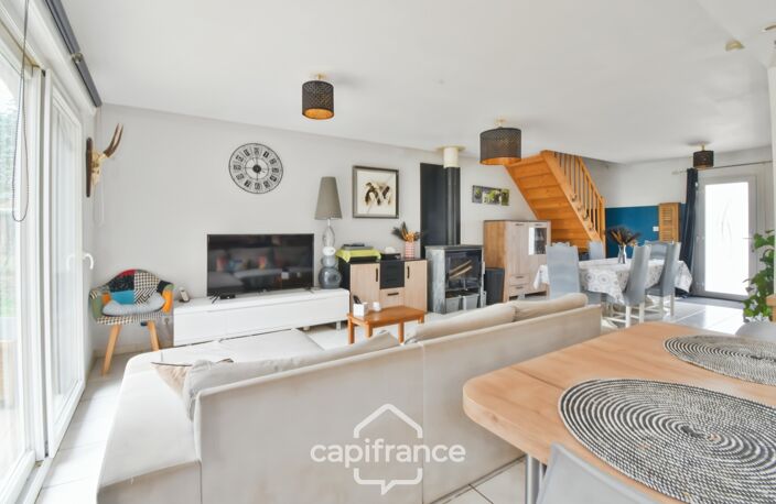 Maison récente avec grand terrain, terrasse et garage à Saillenard (71580) — photo 5