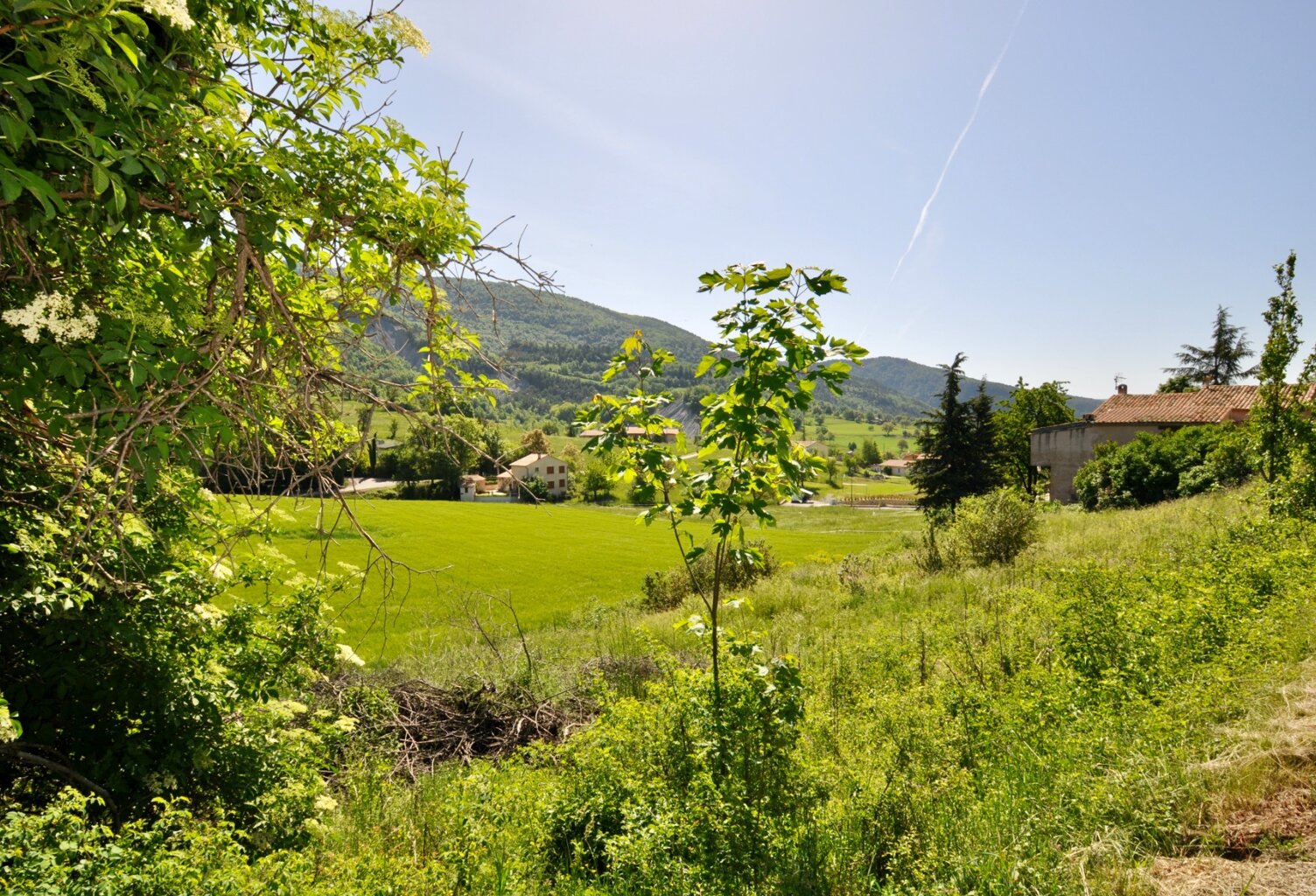 Dpt Alpes de Haute Provence (04), à vendre Proche ANNOT - Terrain de 591m² - Ensoleillé - Belle vue panoramique — photo 1