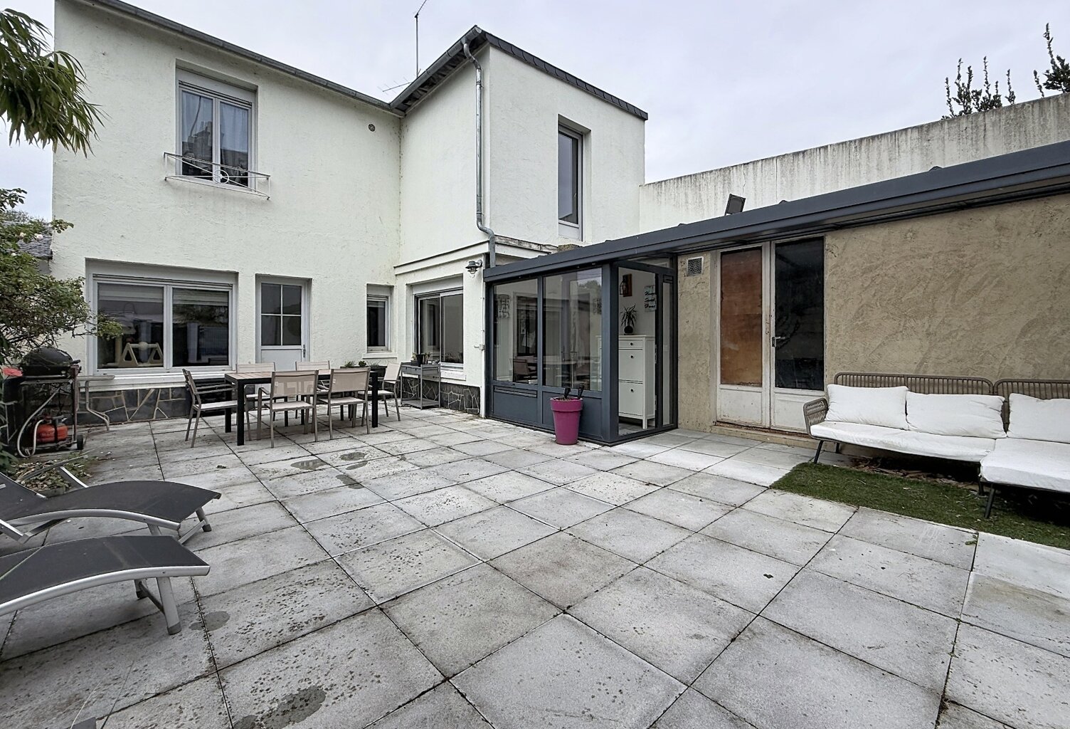 VOUVRAY – LE CHARME D’UNE MAISON DE VILLE RÉNOVÉE, AU CALME ET À L’ABRI DES REGARDS — photo 1