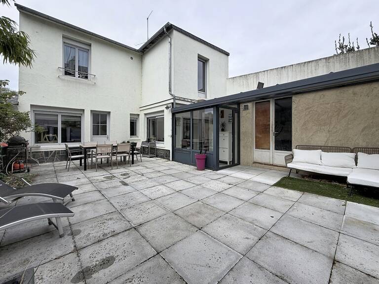 VOUVRAY – LE CHARME D’UNE MAISON DE VILLE RÉNOVÉE, AU CALME ET À L’ABRI DES REGARDS — photo 1