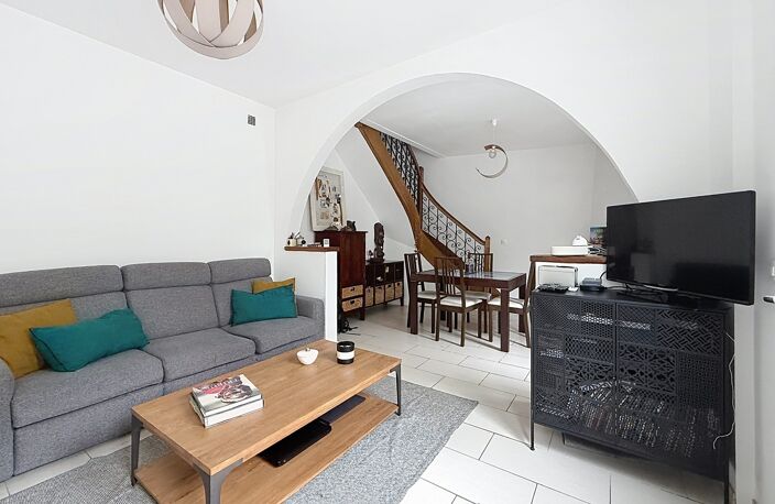 VOUVRAY – LE CHARME D’UNE MAISON DE VILLE RÉNOVÉE, AU CALME ET À L’ABRI DES REGARDS — photo 4