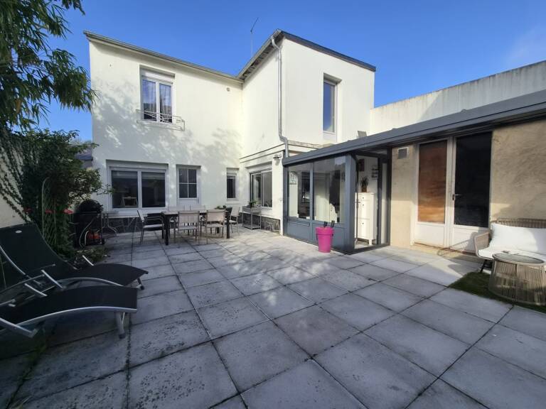 VOUVRAY – LE CHARME D’UNE MAISON DE VILLE RÉNOVÉE, AU CALME ET À L’ABRI DES REGARDS — photo 1