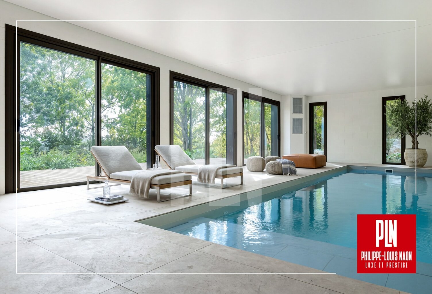À VENDRE PROPRIÉTÉ CONTEMPORAINE NEUVE D’EXCEPTION AVEC PISCINE INTÉRIEURE À 5 MINUTES DE LA PLACE DE LA RÉPUBLIQUE — photo 1