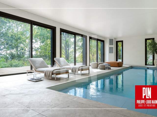 À VENDRE PROPRIÉTÉ CONTEMPORAINE NEUVE D’EXCEPTION AVEC PISCINE INTÉRIEURE À 5 MINUTES DE LA PLACE DE LA RÉPUBLIQUE — photo du bien