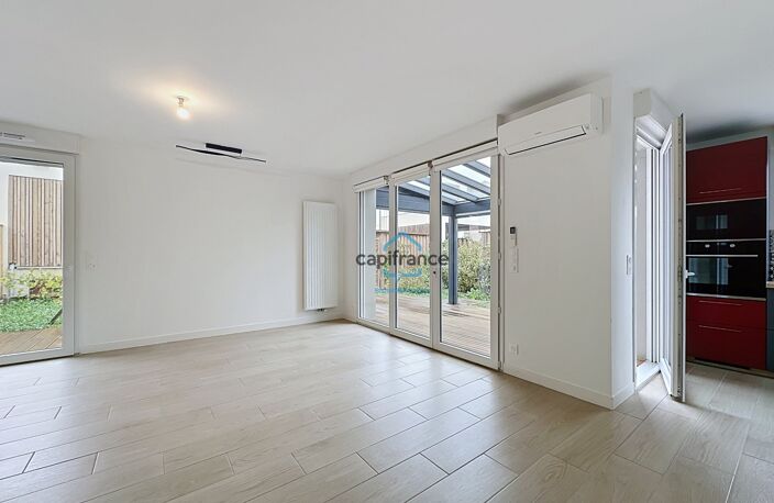 À vendre à La Rochelle, Maison récente de 88m² avec 3 chambres, jardin et double garage — photo 2