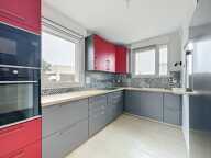 À vendre à La Rochelle, Maison récente de 88m² avec 3 chambres, jardin et double garage — photo 2
