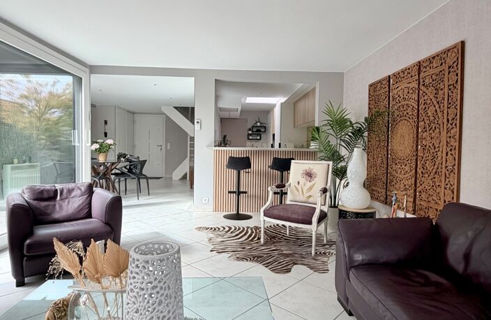 Maison semi-plain-pied de 107 m² avec vue sur le lac du château – Charme, confort et élégance contemporaine — photo 4