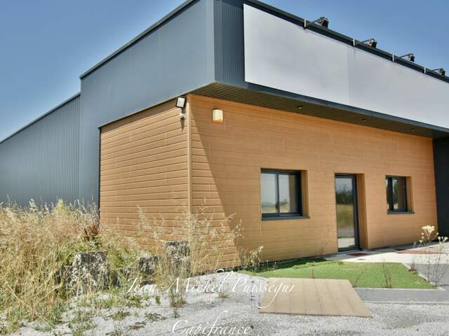 à vendre MONTREJEAU (31), Entrepôt et Bureaux de 250m2 Terrain 5900m2, Entrée Autoroute — photo du bien