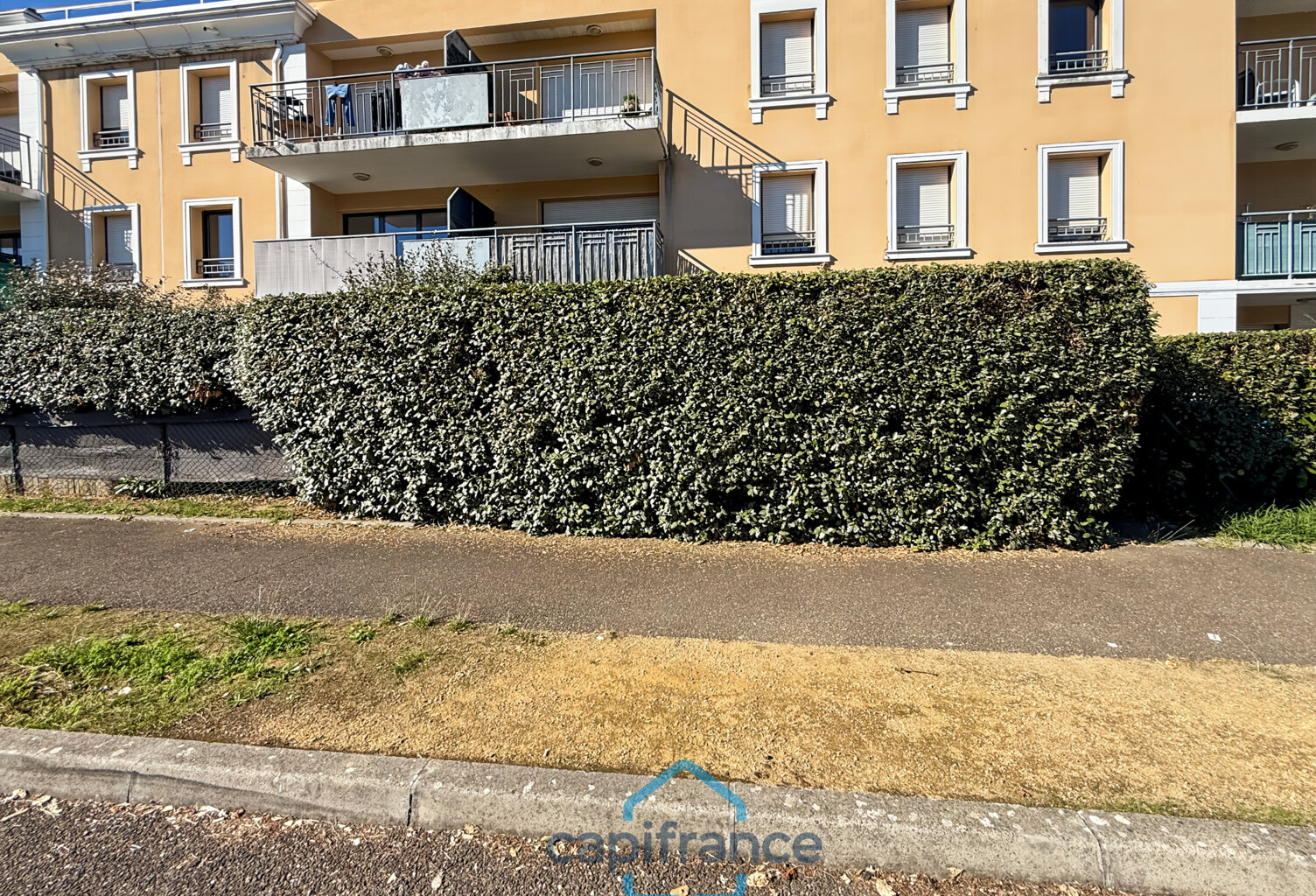 Dpt Landes (40), à vendre AIRE SUR L'ADOUR Appartement T2 de 40m² habitables en rez-de-chaussée + jardin de 35 m² et place de parking privative, proche du centre-ville et au calme — photo 1