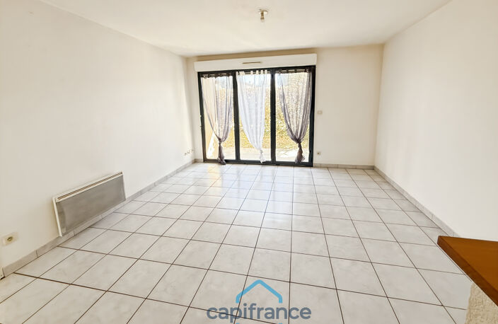 Dpt Landes (40), à vendre AIRE SUR L'ADOUR Appartement T2 de 40m² habitables en rez-de-chaussée + jardin de 35 m² et place de parking privative, proche du centre-ville et au calme — photo 2