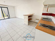 Dpt Landes (40), à vendre AIRE SUR L'ADOUR Appartement T2 de 40m² habitables en rez-de-chaussée + jardin de 35 m² et place de parking privative, proche du centre-ville et au calme — photo 3