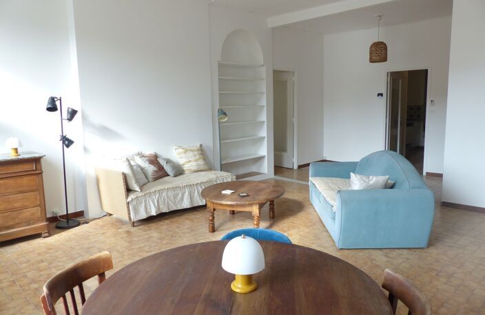 Dans un Hôtel Particulier au centre de Sommières : Appartement Bourgeois refait à neuf  ! — photo 5