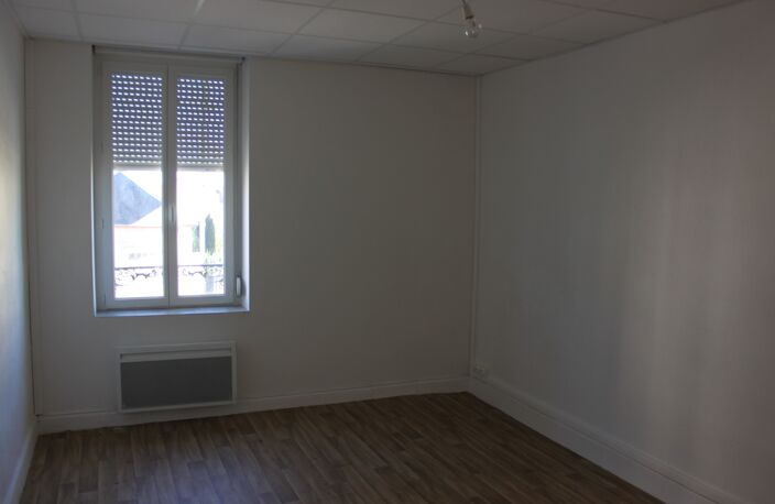 Immeuble à vendre COMMENTRY (03) — photo 2