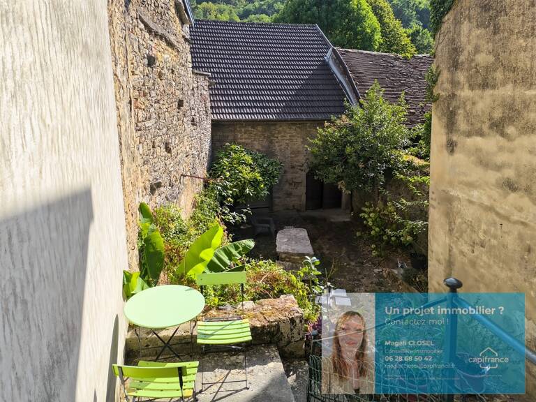 Ensemble immobilier rénové avec jardin, dépendances et potentiel – Centre de Conliège — photo 1