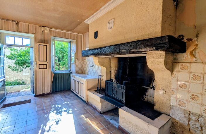 SEGONZAC (16)  Maison de bourg avec du caractère — photo 3