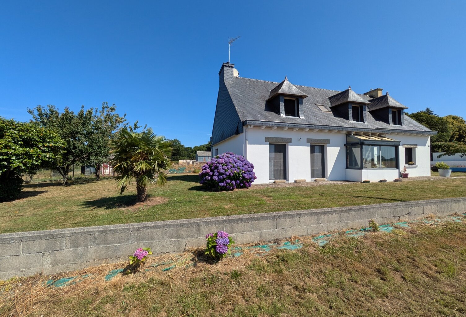 GUERN JOLIE MAISON DE 170M² AVEC VIE DE PLAIN PIED 7 PIECES GARAGE ET ATELIER PARCELLE DE 5150M² ENVIRON — photo 1